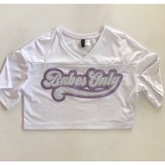 Divided H & M Graphic Crop Top     Medium - Picture 2 of 7